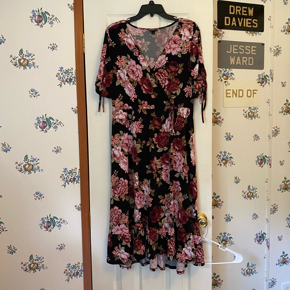 Torrid midi wrap floral dress